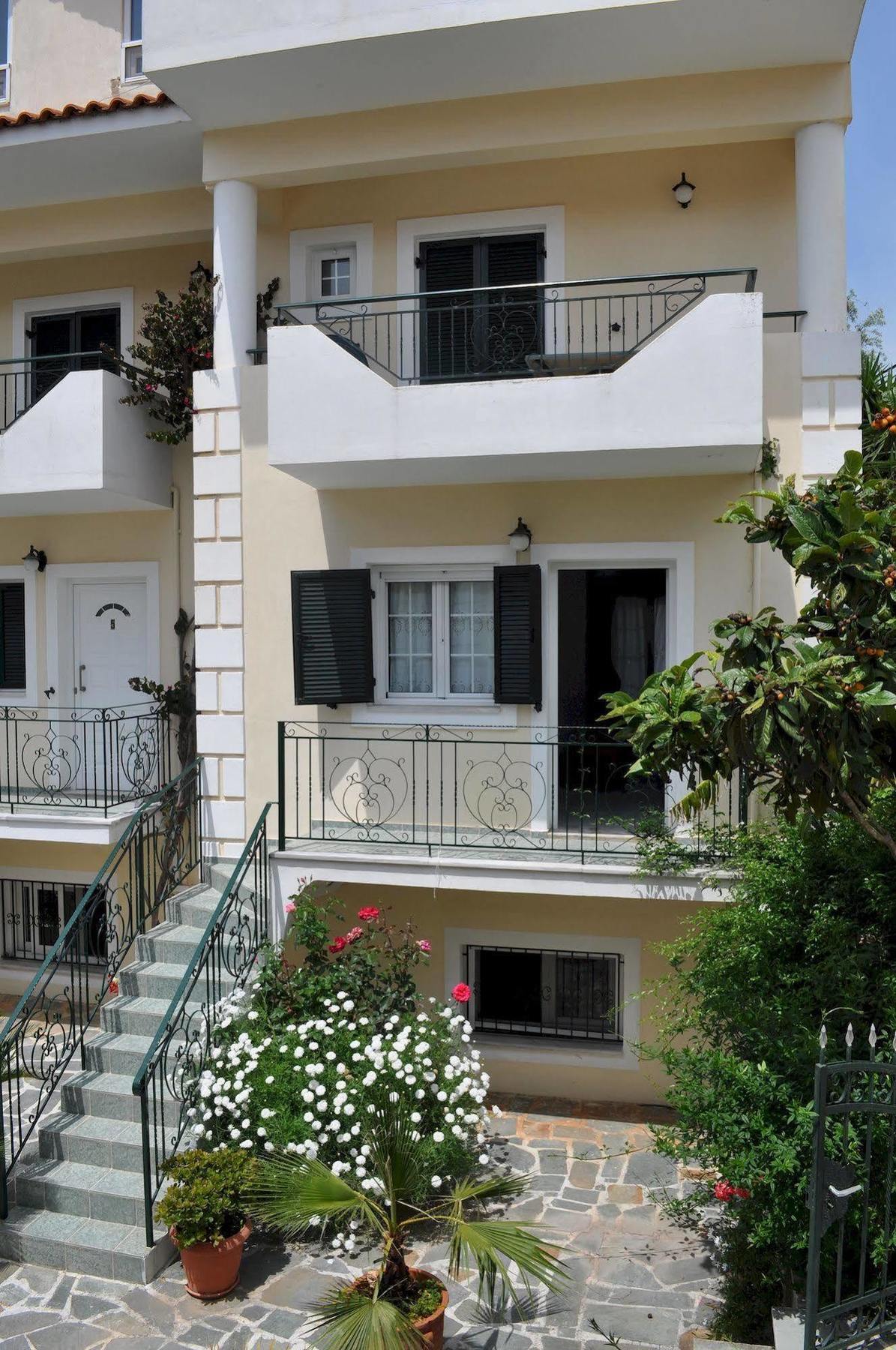 Chrisanthi Apartments Sívota Esterno foto