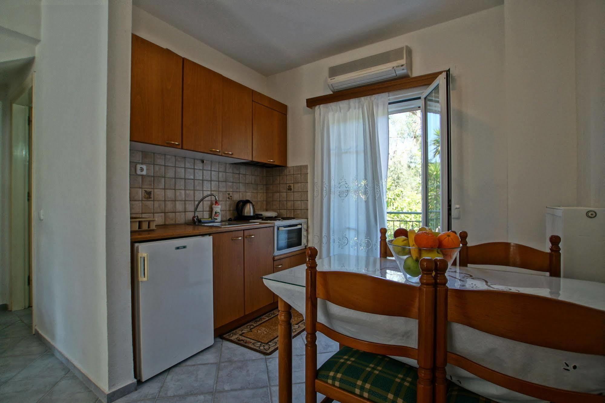 Chrisanthi Apartments Sívota Esterno foto