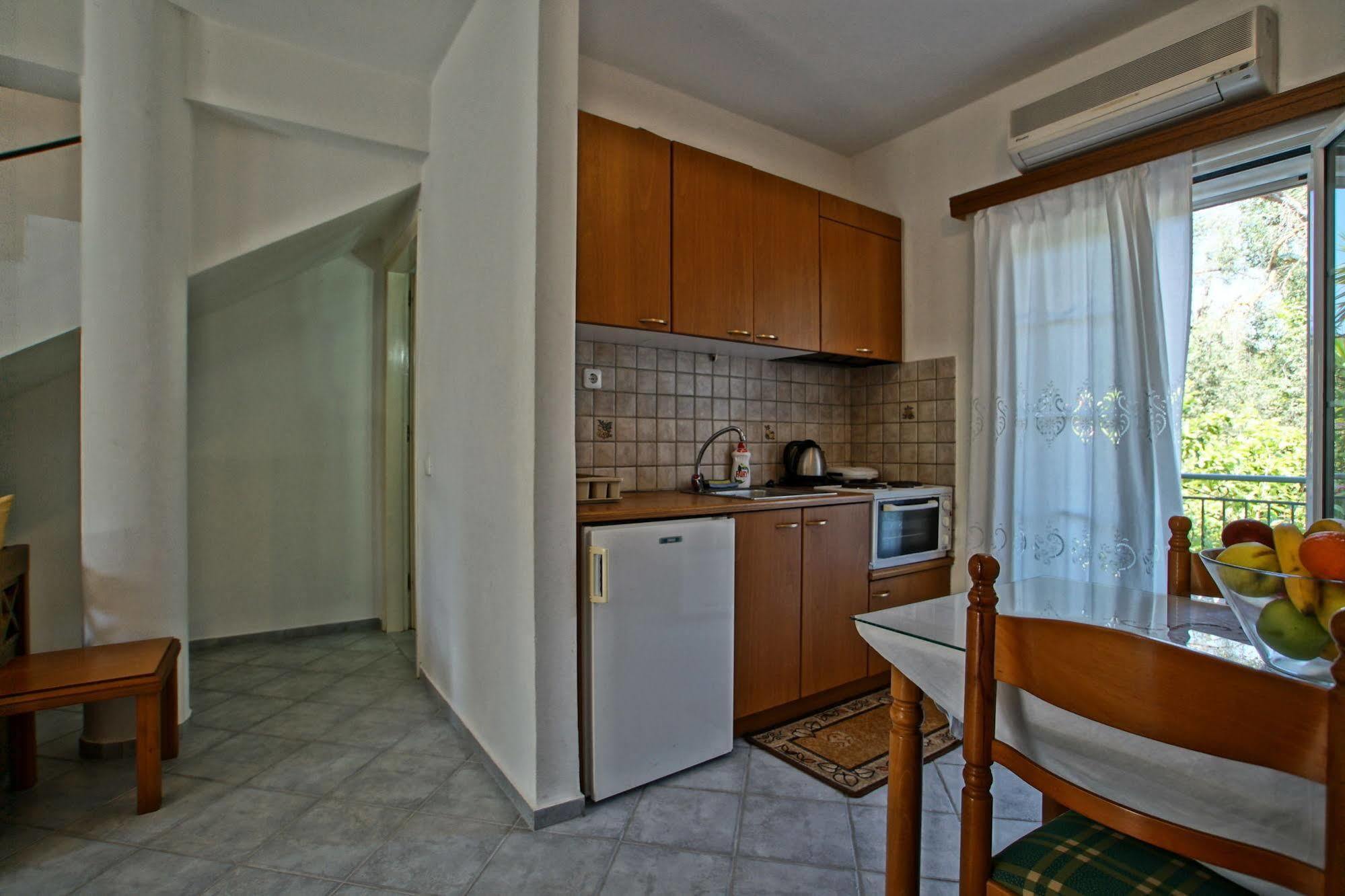 Chrisanthi Apartments Sívota Esterno foto