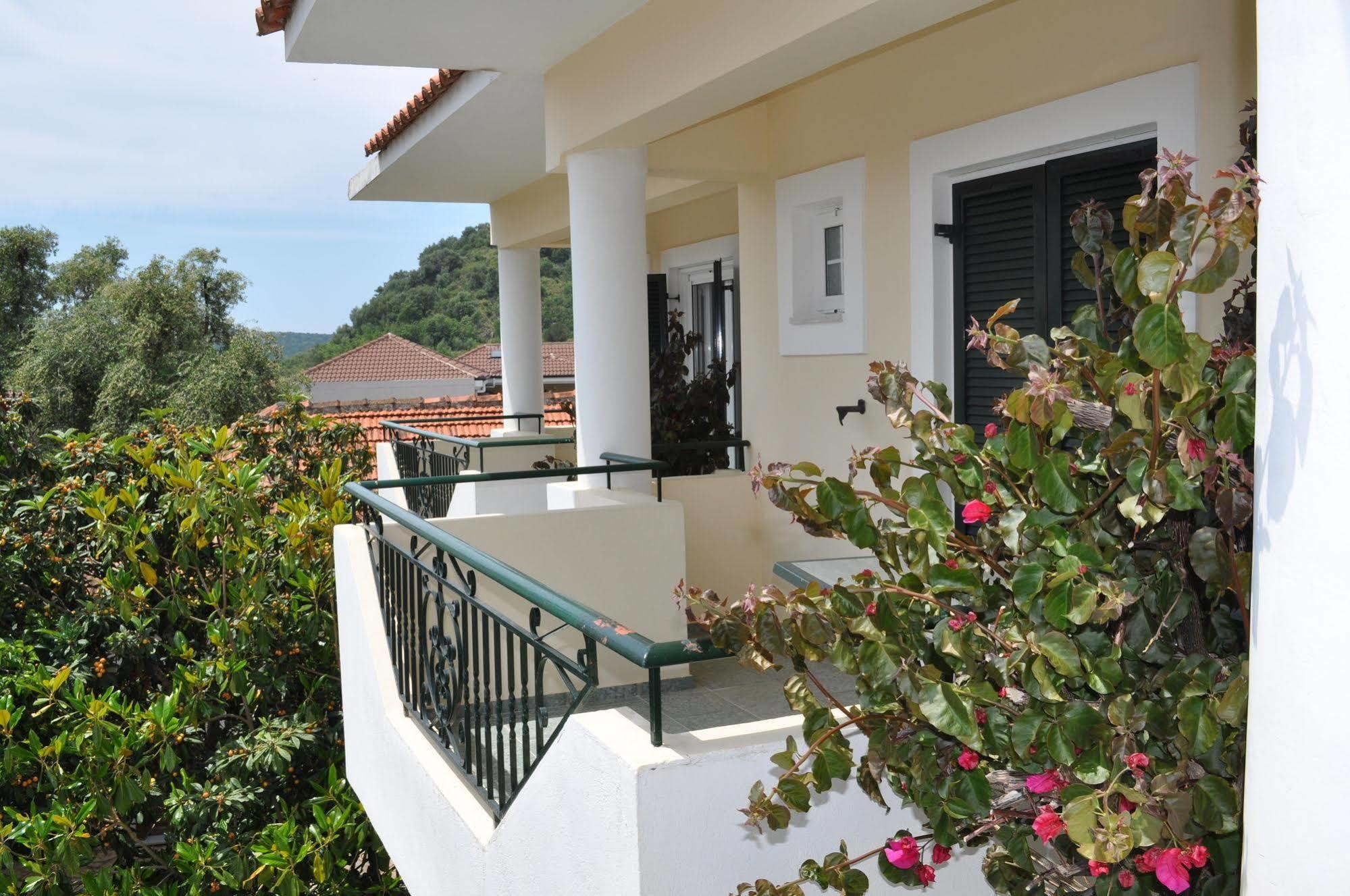 Chrisanthi Apartments Sívota Esterno foto